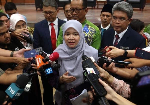 Fadhlina: 教育部将中六学院重新命名为大学预科学院  