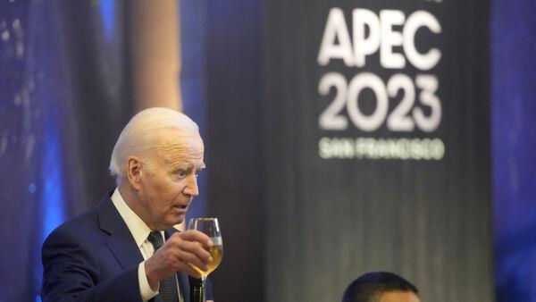 拜登签署临时支出法案以避免美国政府关门
